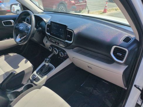 Used 2025 Hyundai Venue SEL FWD image 30