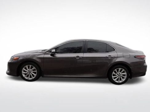 Used 2024 Toyota Camry LE image 5