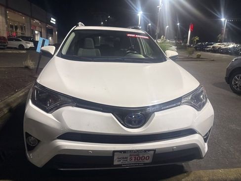 Used 2018 Toyota RAV4 XLE image 3