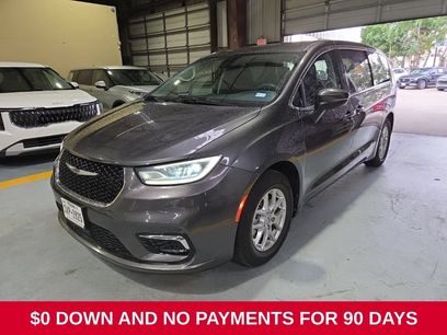 Used 2023 Chrysler Pacifica Touring-L