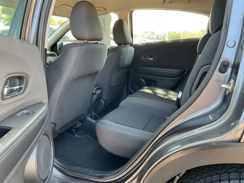 Used 2019 Honda HR-V LX image 9