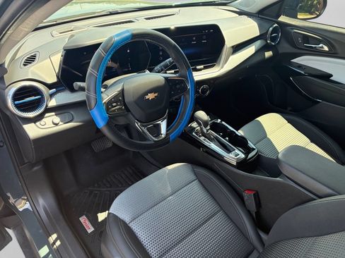Used 2025 Chevrolet Trax LT w/ LT Convenience Package FWD image 35