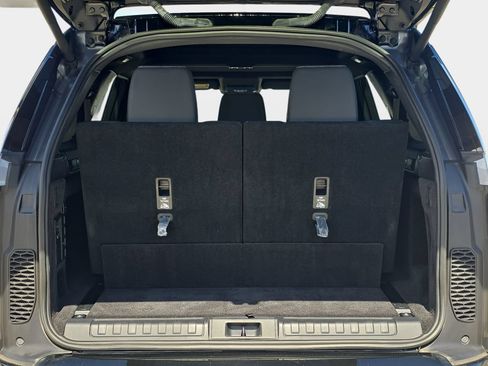 Certified 2025 Land Rover Discovery Dynamic SE AWD/4WD image 15