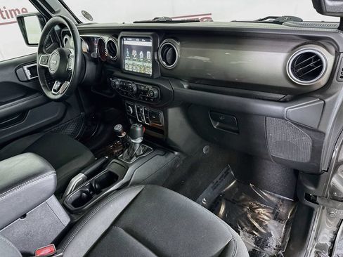Used 2018 Jeep Wrangler Unlimited Sahara AWD/4WD image 30