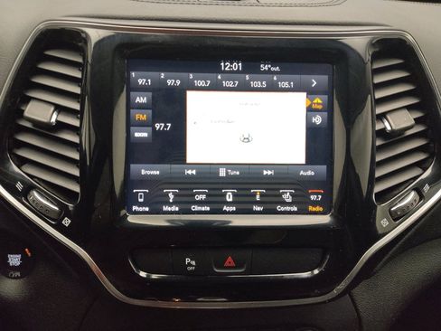 Used 2019 Jeep Cherokee Limited image 25