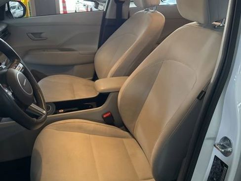 Used 2025 Hyundai Kona SEL image 5