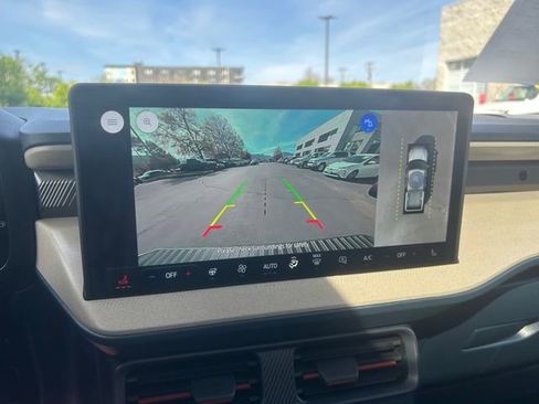 Used 2025 Ford Maverick Lariat w/ 4K Tow Package image 21