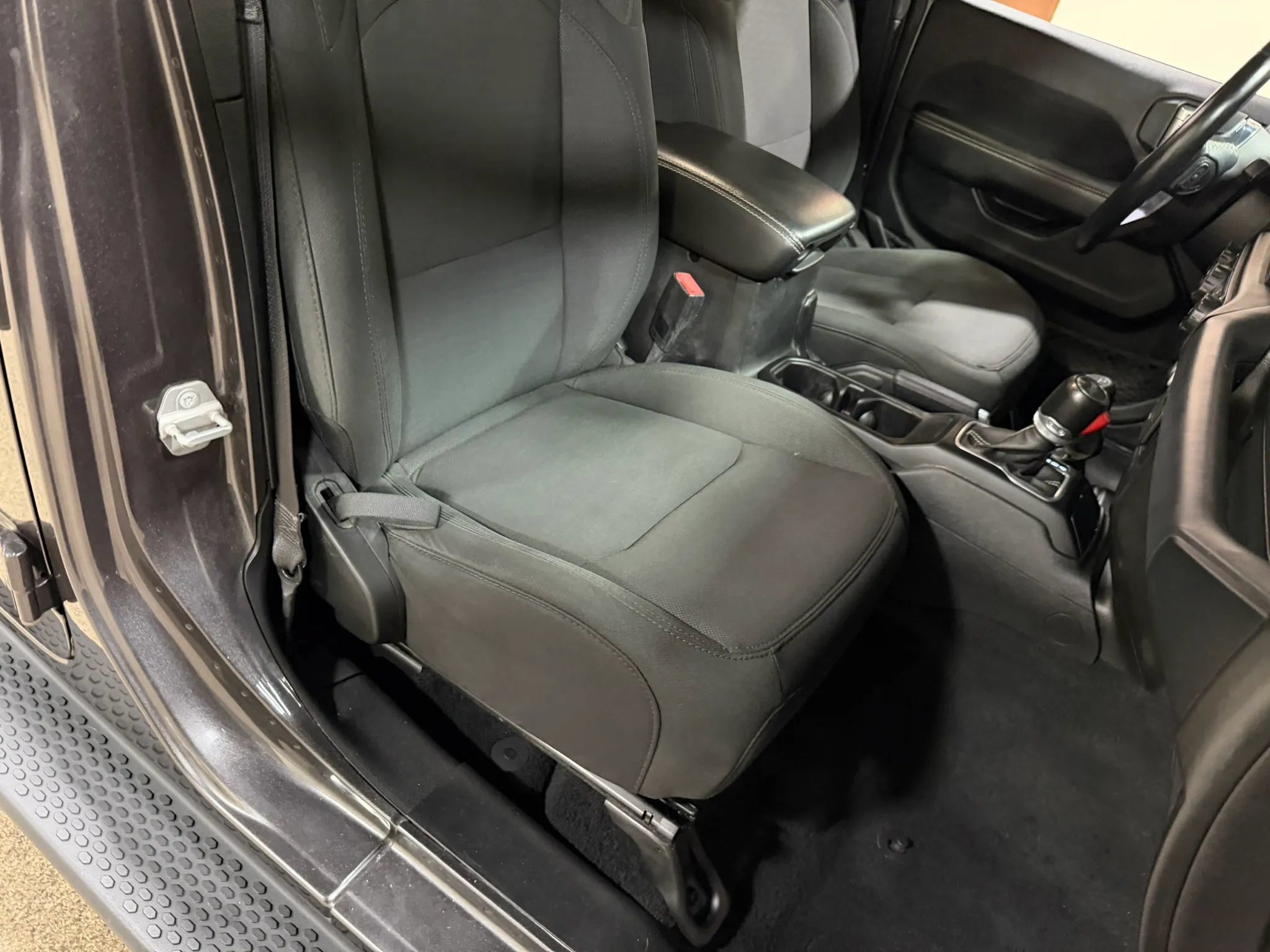 Used 2020 Jeep Wrangler Unlimited Sahara w/ Uconnect 4C Nav & Sound Group AWD/4WD image 41