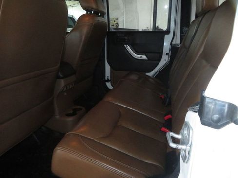 Used 2014 Jeep Wrangler Unlimited Sahara w/ Max Tow Package AWD/4WD image 25