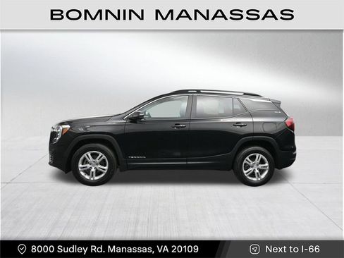Used 2023 GMC Terrain SLE w/ Driver Convenience Package image 2
