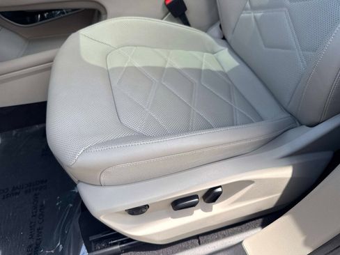 Used 2024 Volkswagen Atlas SE FWD image 22
