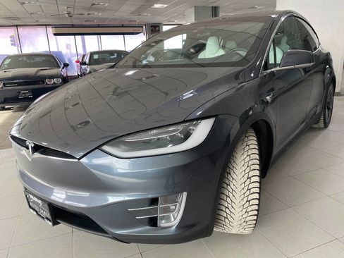 Used 2018 Tesla Model X 75D image 3
