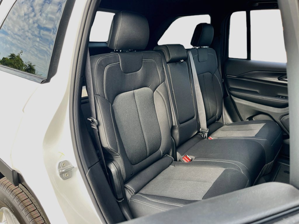 New 2026 Jeep Grand Cherokee Laredo X RWD image 26