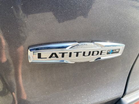 Used 2020 Jeep Cherokee Latitude Plus w/ Cold Weather Group AWD/4WD image 15