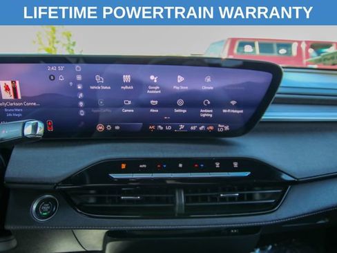 Used 2025 Buick Enclave Preferred AWD/4WD image 25