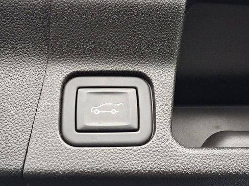 Used 2023 GMC Acadia SLE w/ Driver Convenience Package image 30