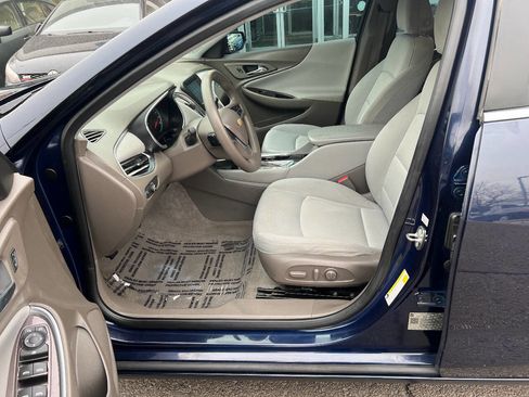 Used 2018 Chevrolet Malibu LT image 19