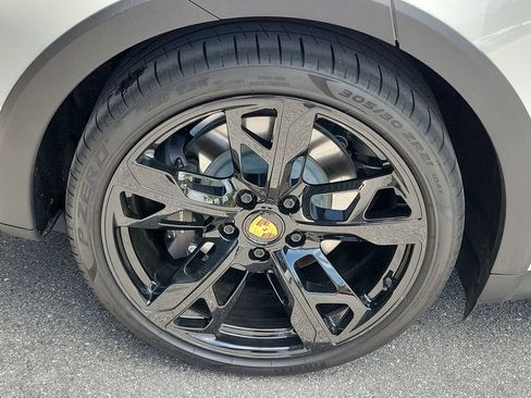 Certified 2022 Porsche Taycan 4 Cross Turismo AWD/4WD image 14