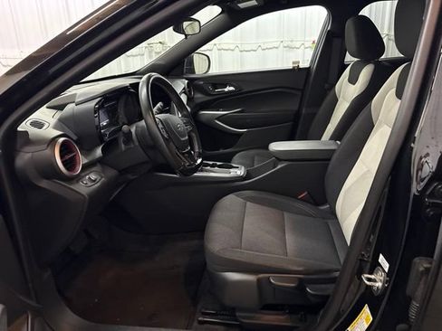 Used 2024 Chevrolet Trax RS FWD image 24