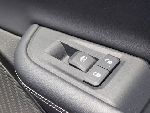 Used 2023 Jeep Grand Cherokee L Limited AWD/4WD image 34