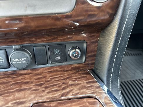 Used 2017 Nissan Armada Platinum w/ Captain Seat Package image 5