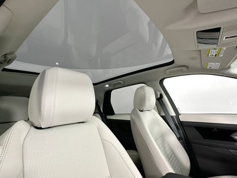 Used 2025 Land Rover Discovery Sport S image 20