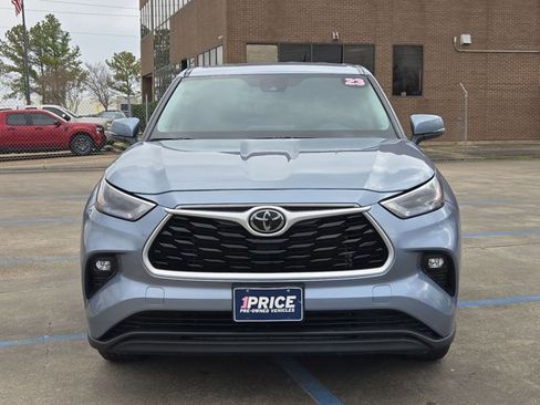 Used 2023 Toyota Highlander LE image 2