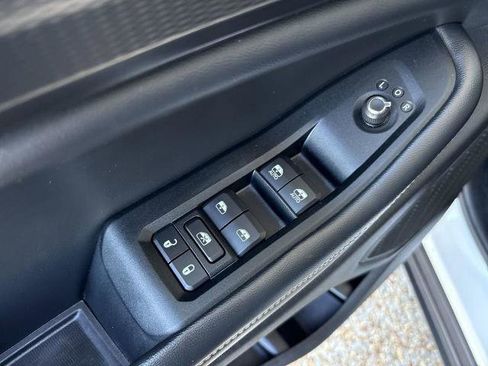 Used 2023 Jeep Grand Cherokee Laredo w/ Luxury Tech Group I AWD/4WD image 23