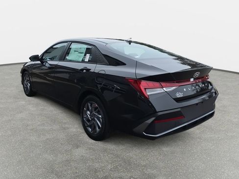 Used 2026 Hyundai Elantra Hybrid FWD image 7