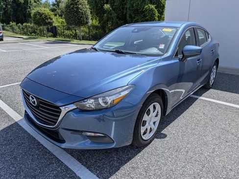 Used 2018 MAZDA MAZDA3 Sport FWD image 2