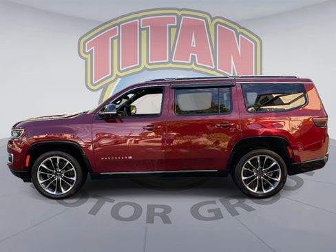 Used 2023 Jeep Wagoneer Series III w/ Premium Group I AWD/4WD image 2