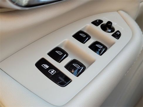 Certified 2025 Volvo XC90 T8 Plus w/ Protection Package Premier image 32