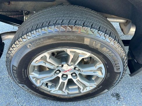 Used 2025 GMC Sierra 1500 SLT RWD image 21