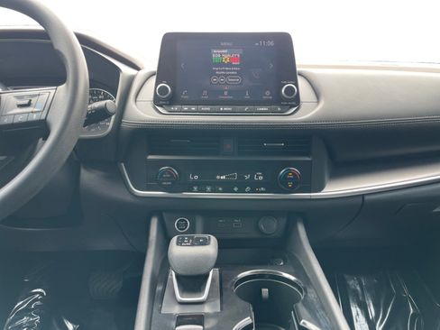 Used 2023 Nissan Rogue SV image 11