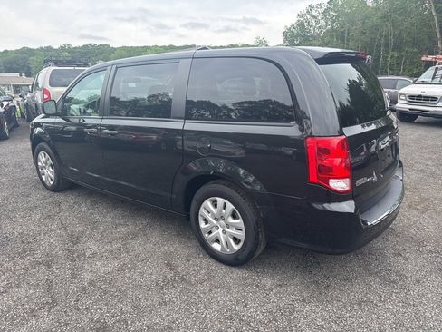 Used 2019 Dodge Grand Caravan SE image 12