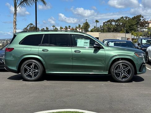 Used 2025 Mercedes-Benz GLS 450 4MATIC image 2