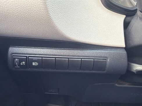 Used 2021 Toyota Corolla LE FWD image 15