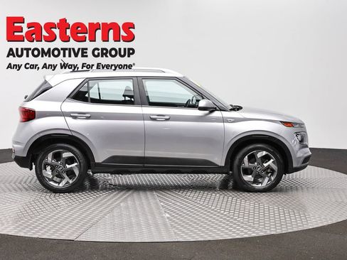 Used 2023 Hyundai Venue SEL image 4