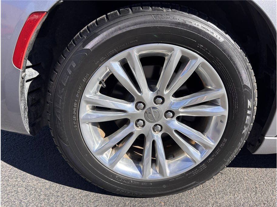 Used 2016 Chrysler 300 C RWD image 22