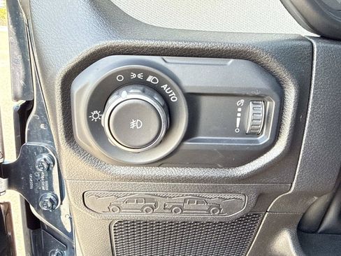 Used 2025 Jeep Wrangler Unlimited Sport AWD/4WD image 28