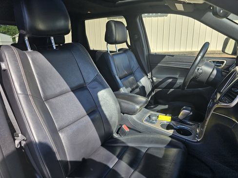 Used 2017 Jeep Grand Cherokee Limited image 25