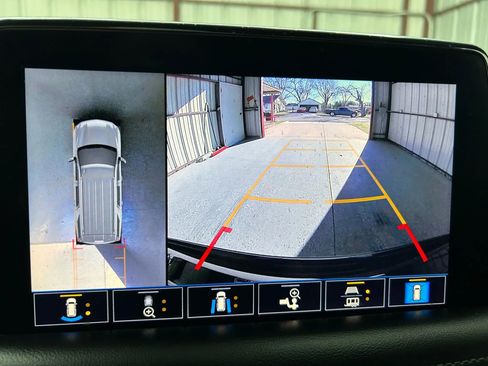 Used 2021 Chevrolet Suburban Z71 w/ Luxury Package image 18