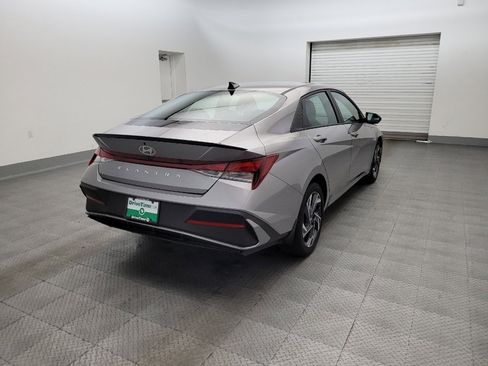 Used 2025 Hyundai Elantra Sport FWD image 9