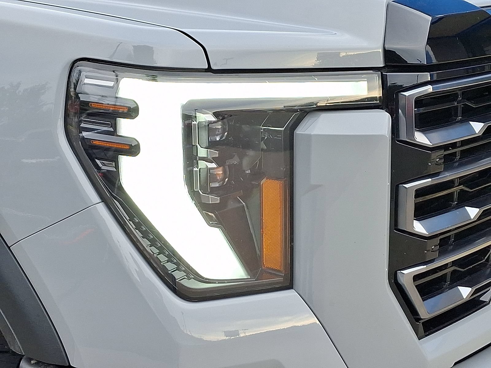 Used 2025 GMC Sierra 3500 AT4 AWD/4WD image 9