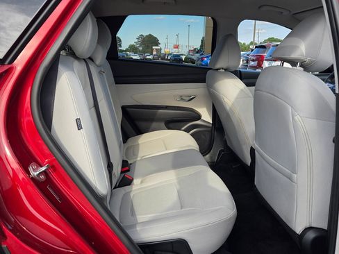 Used 2025 Hyundai Tucson SEL FWD image 16