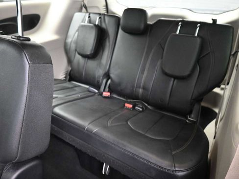 Used 2020 Chrysler Pacifica Touring-L Plus FWD image 21