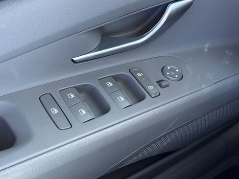 Certified 2025 Hyundai Elantra Sport image 16