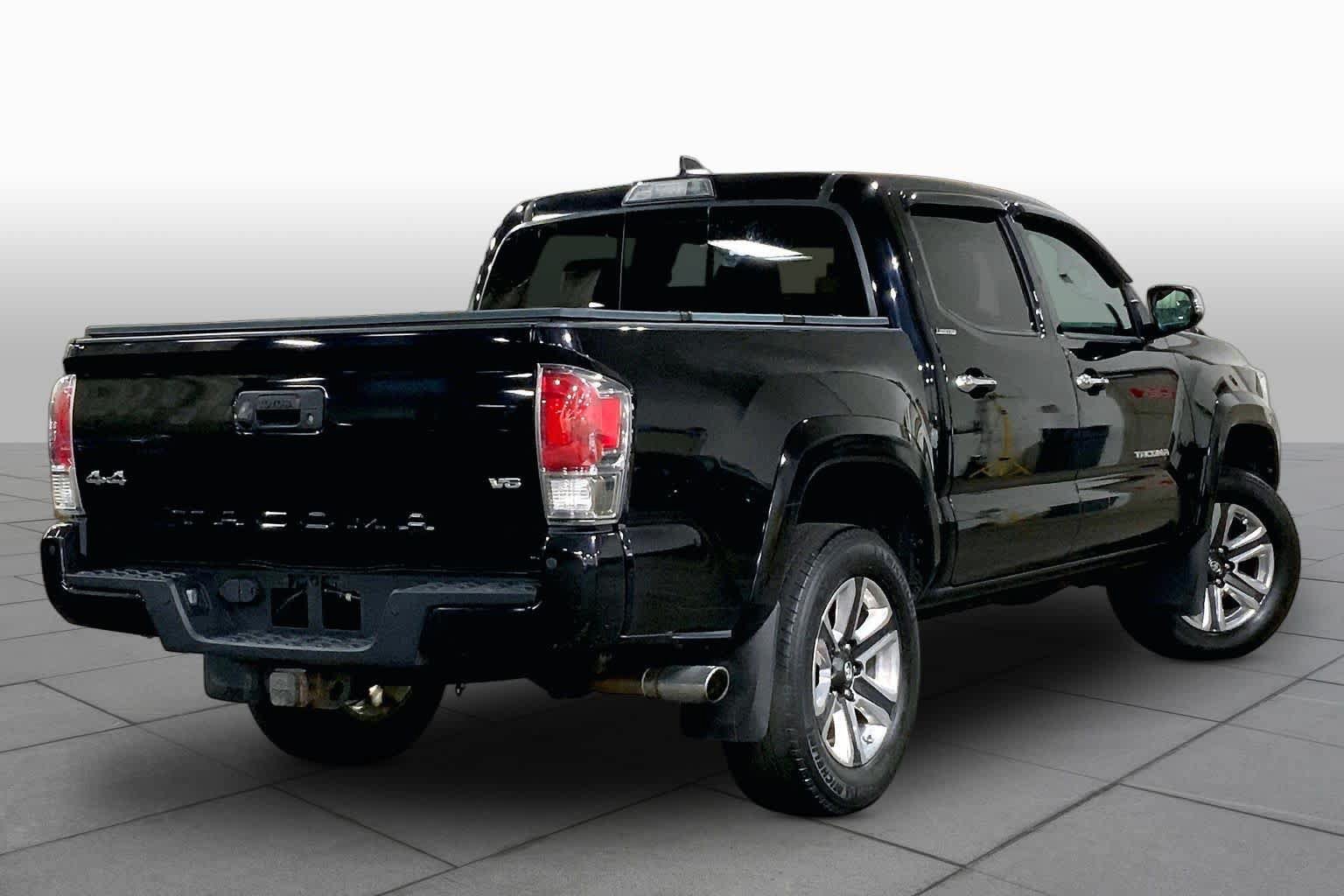 Used 2018 Toyota Tacoma Limited AWD/4WD image 13