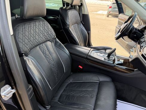 Used 2020 BMW 740i w/ Premium Package image 31