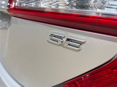 Used 2012 Toyota Camry SE FWD image 10